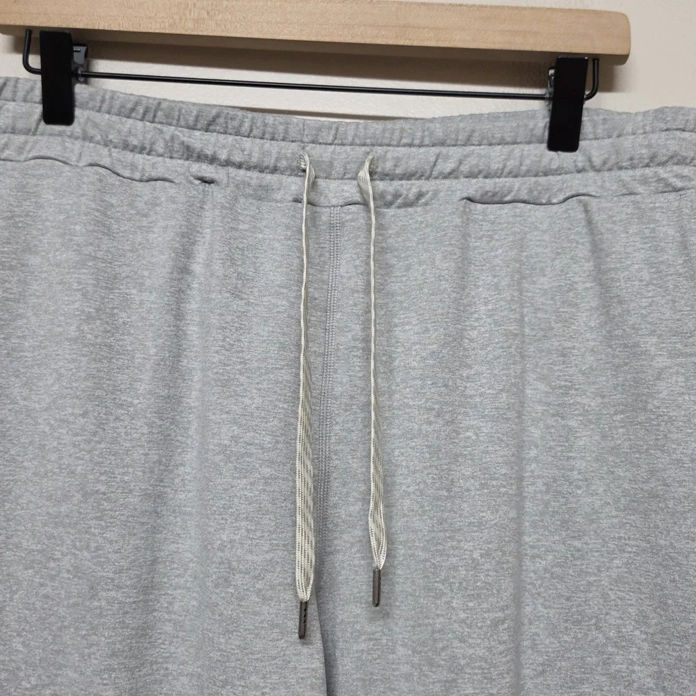VUORI Women's Performance Jogger Relaxed Fit Gray VW303 Large 26" Inseam - Picture 3 of 7